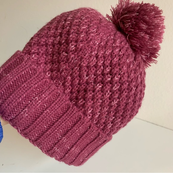 Jack Wolfskin Women’s Highloft Knit‎ Cap ,raspberry, fluffy Pom on top. One size - Picture 7 of 9